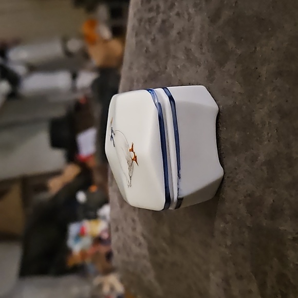 LIMOGES VINTAGE TRINKET PILL BOX - Picture 3 of 4